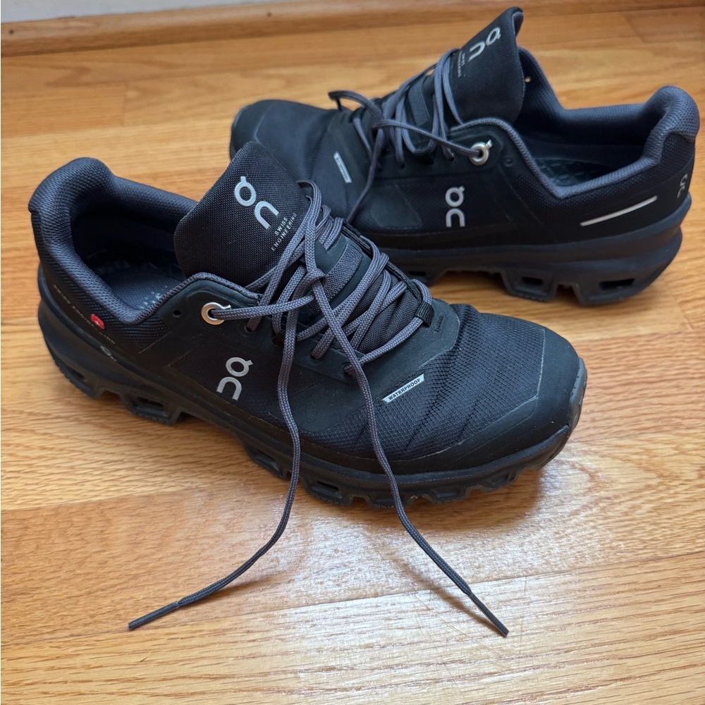 On Cloudventure Waterproof Black Sneakers size 6
